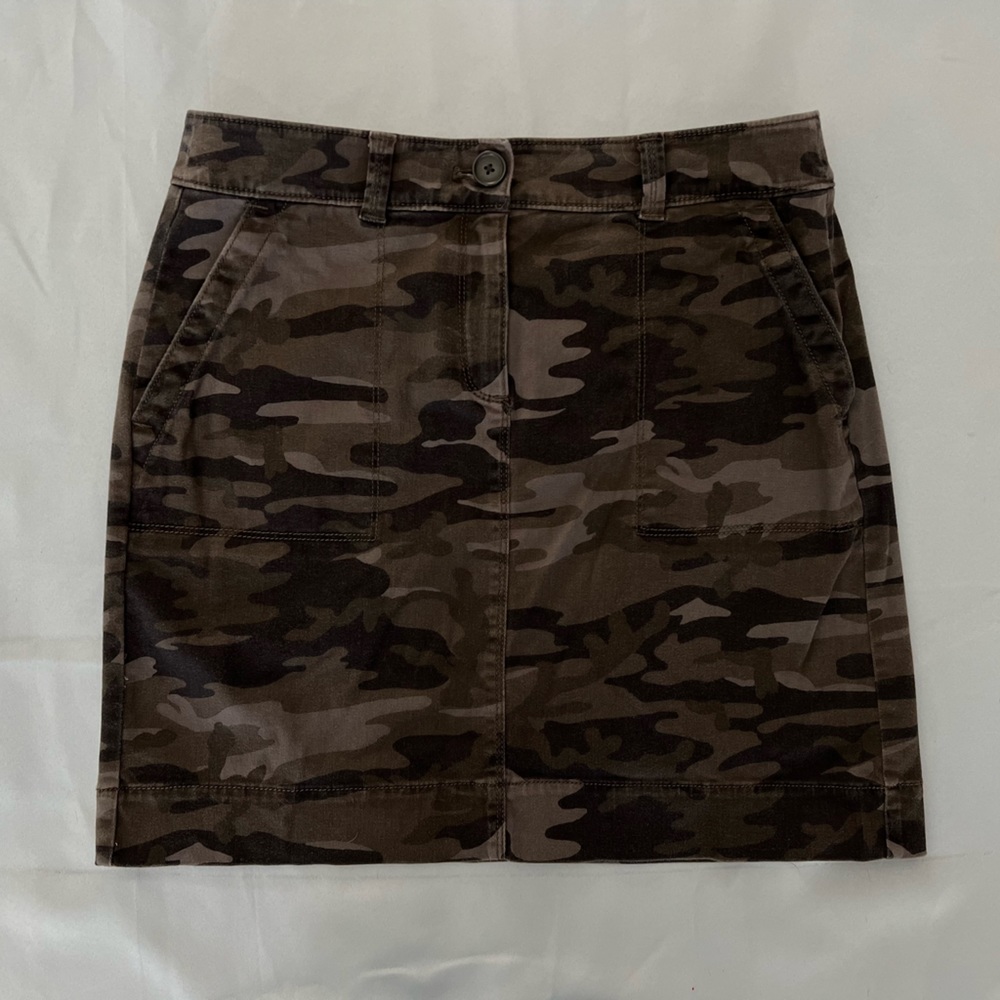❣️2/$25❣️ LOFT green army fatigue pin skirt | Size petite 4